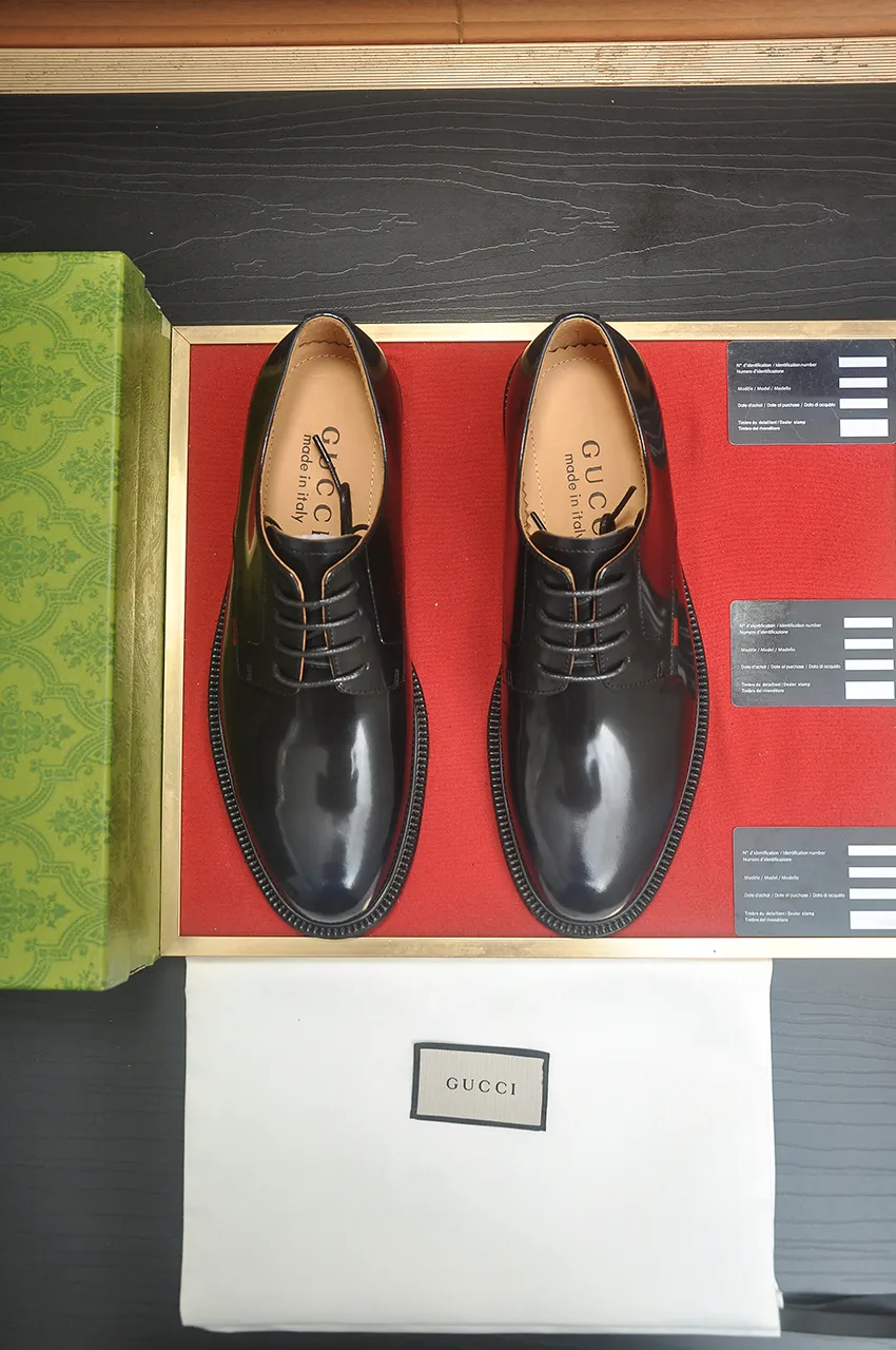Men's shoes💰500💶Italy's top luxury men's shoe giant (GUCCI) (Gucci) (full cowhide lining) new arrival🍃Original European style🔰 Pleasant to the eye😍In order to make the shoes more durable and non-deformable🌀The production continues to follow traditional methods but there is still no lack of innovation💪Choose original sheepskin for the leather♻️ Smooth and natural And extra bright ⭐Made of imported cowhide, the first choice of rich people 38-45 (45 customized)